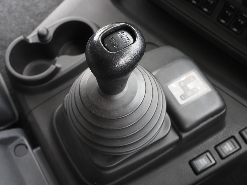 いすゞ ギガ 冷凍バン 大型 QKG-CYL77B 年式 H29[写真29]