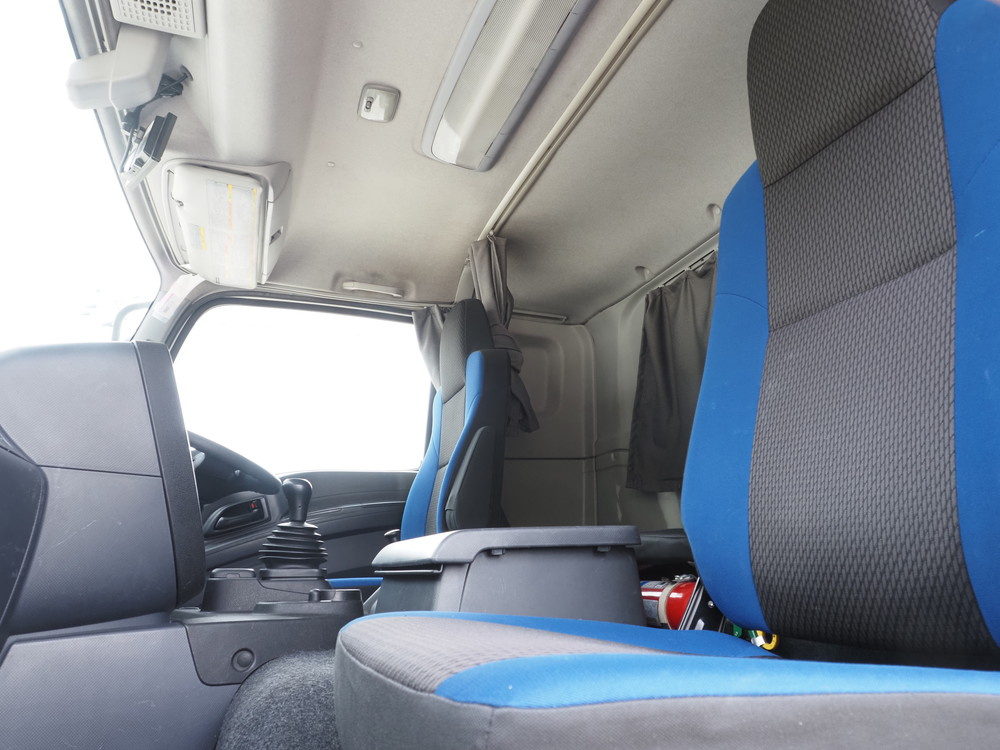 いすゞ ギガ 冷凍バン 大型 QKG-CYL77B 年式 H29[写真35]