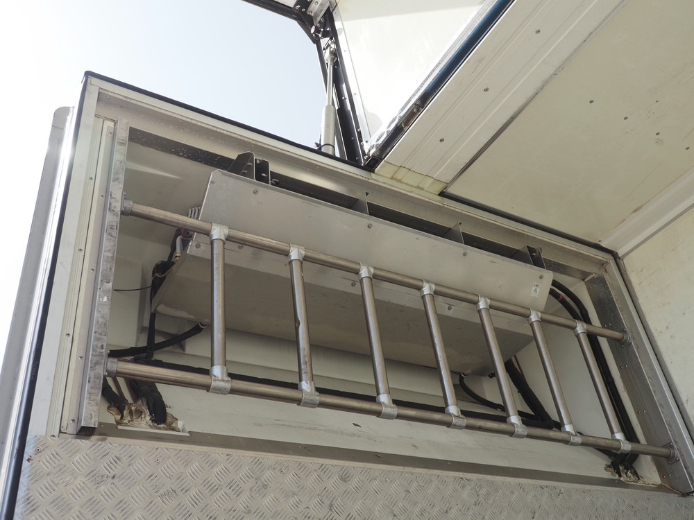 いすゞ ギガ 冷凍ウイング 大型 QKG-CYJ77B 年式 H29[写真29]