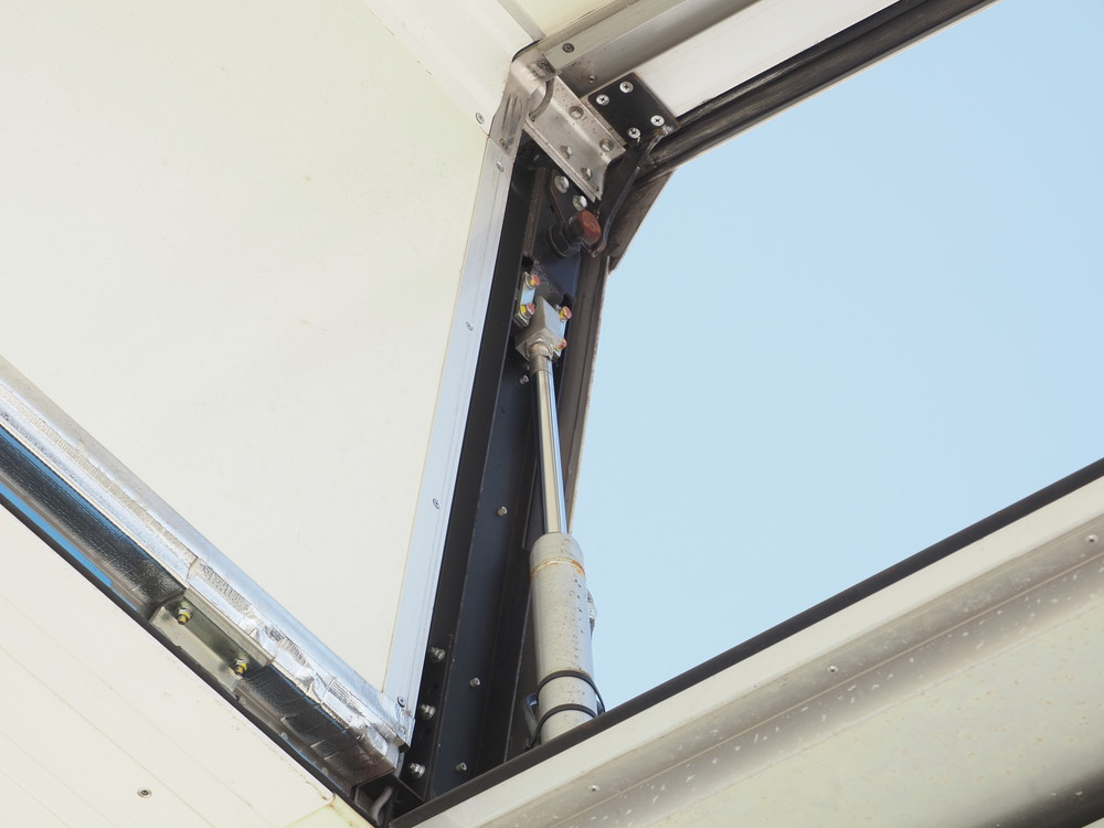 いすゞ ギガ 冷凍ウイング 大型 QKG-CYJ77B 年式 H29[写真20]