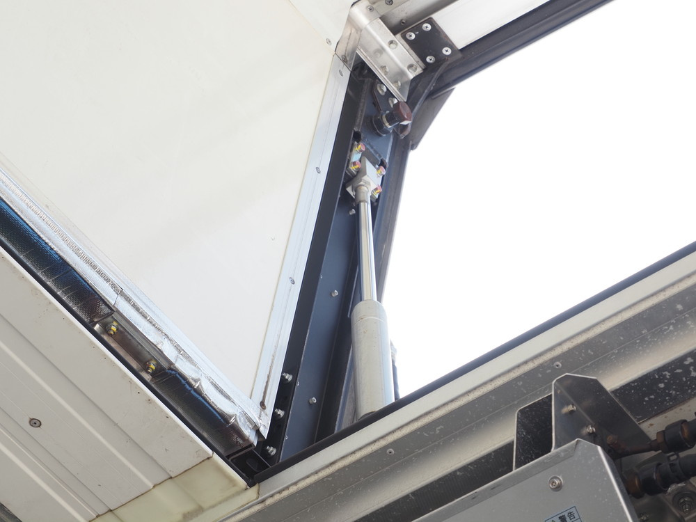いすゞ ギガ 冷凍ウイング 大型 QKG-CYJ77B 年式 H29[写真12]