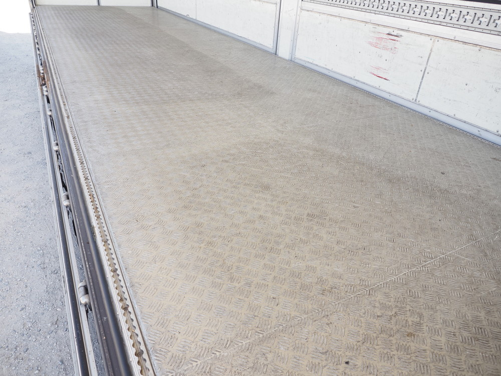 いすゞ ギガ 冷凍ウイング 大型 QKG-CYJ77B 年式 H29[写真24]