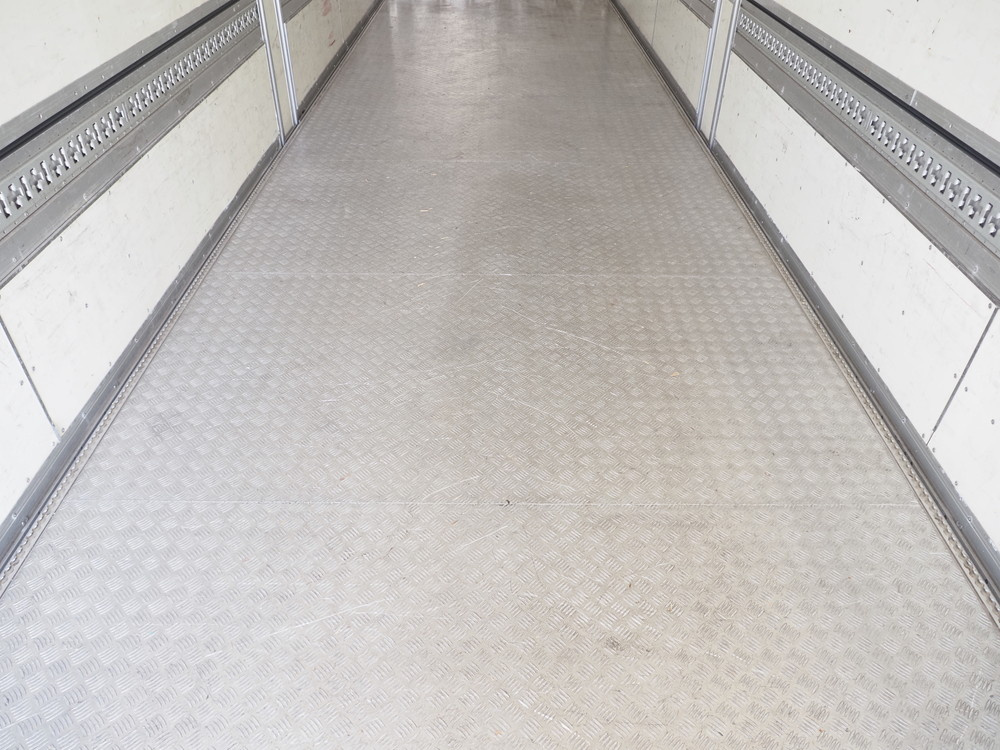 いすゞ ギガ 冷凍ウイング 大型 QKG-CYJ77B 年式 H29[写真28]