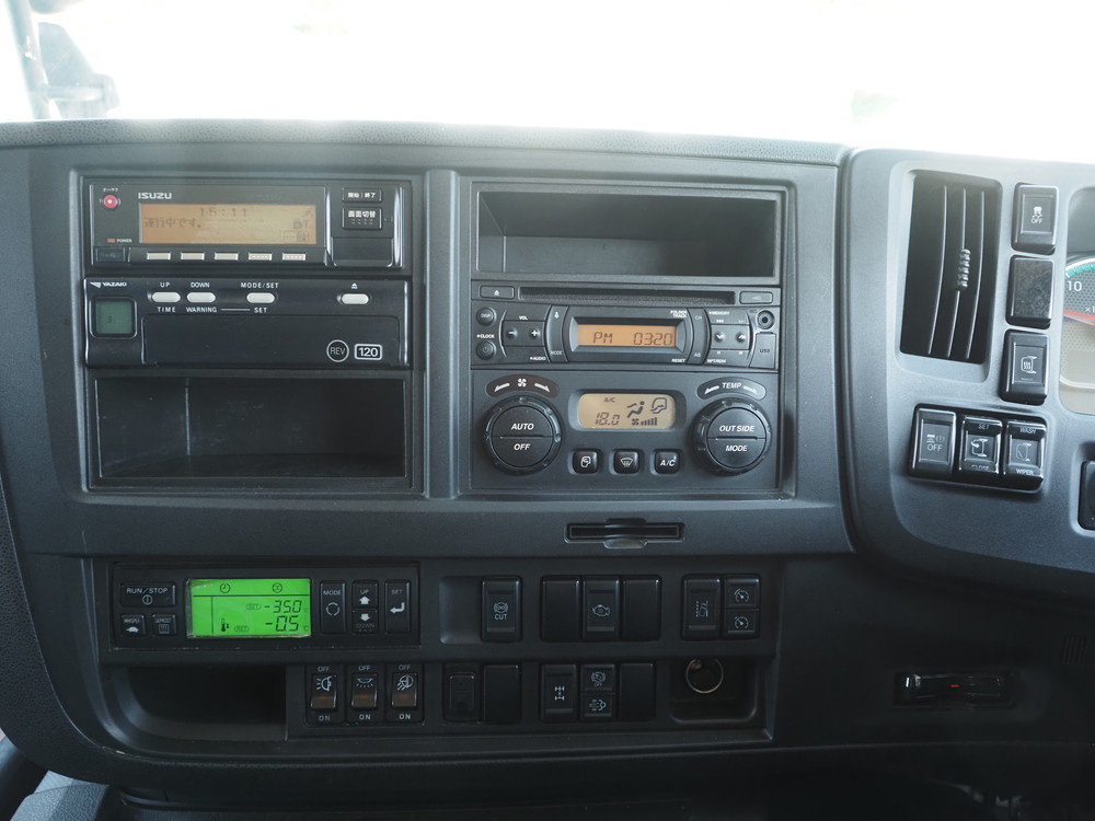 いすゞ ギガ 冷凍ウイング 大型 QKG-CYJ77B 年式 H29[写真33]