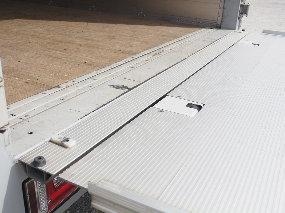 いすゞ フォワード ウイング車 中型 TKG-FRR90T2 年式 H30[写真31]