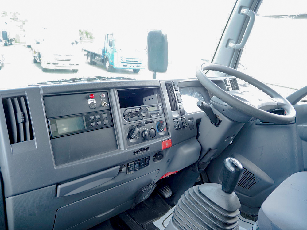 いすゞ エルフ 冷凍バン 小型 TPG-NPR85AN 年式 H28[写真30]