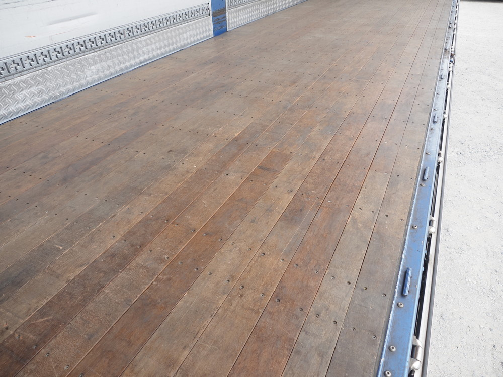 いすゞ ギガ ウイング車 大型 QKG-CYJ77A 年式 H25[写真24]