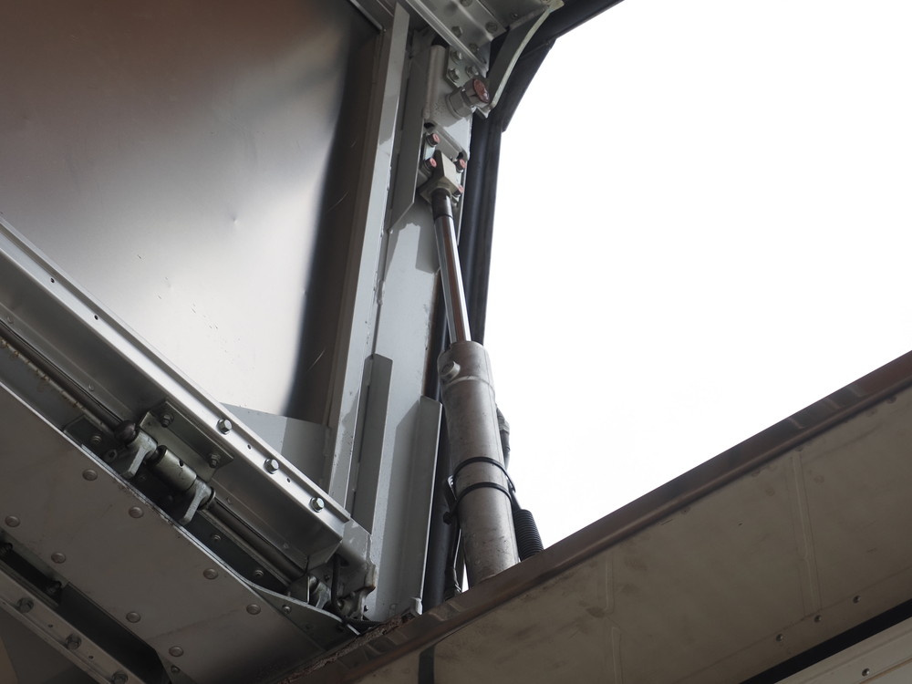 いすゞ ギガ ウイング車 大型 QKG-CYJ77A 年式 H25[写真21]