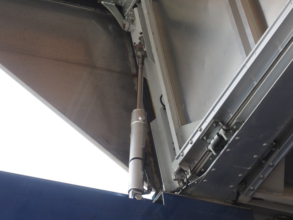 いすゞ ギガ ウイング車 大型 QKG-CYJ77A 年式 H25[写真20]