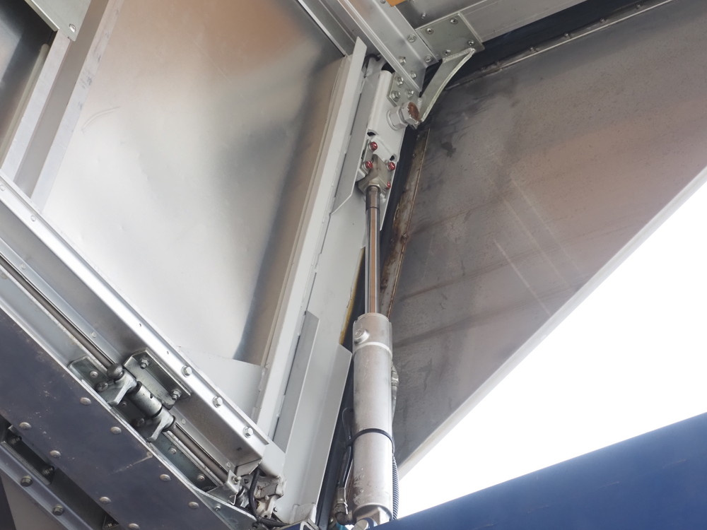 いすゞ ギガ ウイング車 大型 QKG-CYJ77A 年式 H25[写真13]