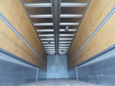 いすゞ ギガ ウイング車 大型 QKG-CYJ77B 年式 H29 [写真22]