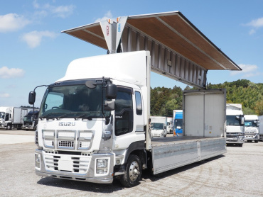 いすゞ ギガ ウイング車 大型 QKG-CYJ77A 年式 H27 [写真02]
