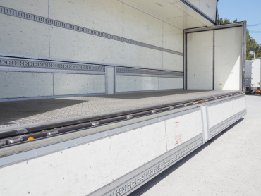 いすゞ ギガ 冷凍ウイング 大型 QKG-CYJ77B 年式 H29 [写真22]