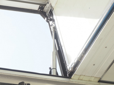 いすゞ ギガ 冷凍ウイング 大型 QKG-CYJ77B 年式 H29 [写真19]