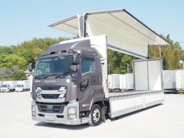 いすゞ ギガ 冷凍ウイング 大型 QKG-CYJ77B 年式 H29 [写真02]