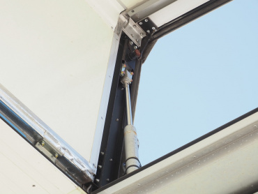 いすゞ ギガ 冷凍ウイング 大型 QKG-CYJ77B 年式 H29 [写真20]