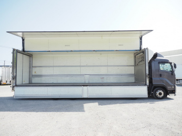 いすゞ ギガ 冷凍ウイング 大型 QKG-CYJ77B 年式 H29 [写真11]