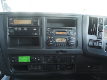 いすゞ ギガ 冷凍ウイング 大型 QKG-CYJ77B 年式 H29 [写真33]