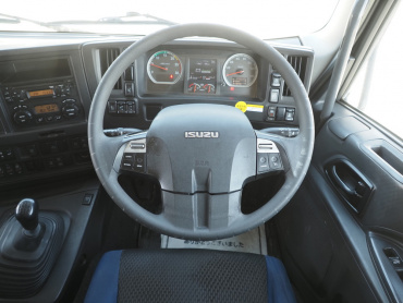 いすゞ ギガ 冷凍ウイング 大型 QKG-CYJ77B 年式 H29 [写真32]