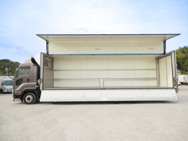 いすゞ ギガ 冷凍ウイング 大型 QKG-CYJ77B 年式 H29 [写真18]