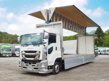 いすゞ ギガ ウイング車 大型 QKG-CYJ77B 年式 H29 [写真02]