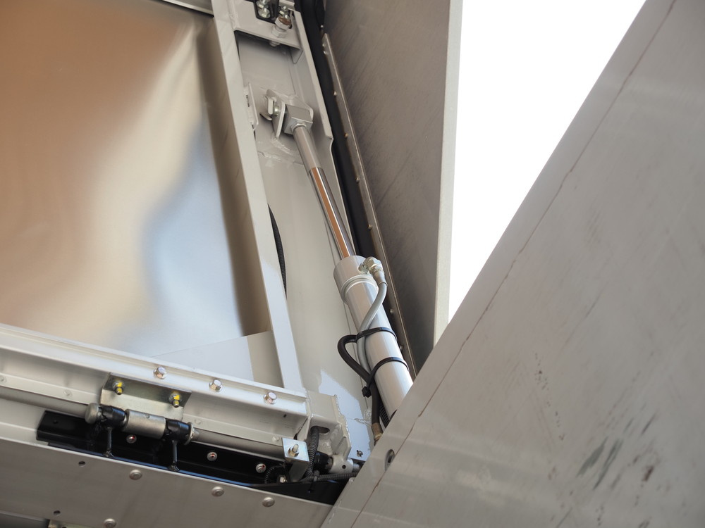 いすゞ フォワード ウイング車 中型 TKG-FRR90S2 年式 H29[写真09]