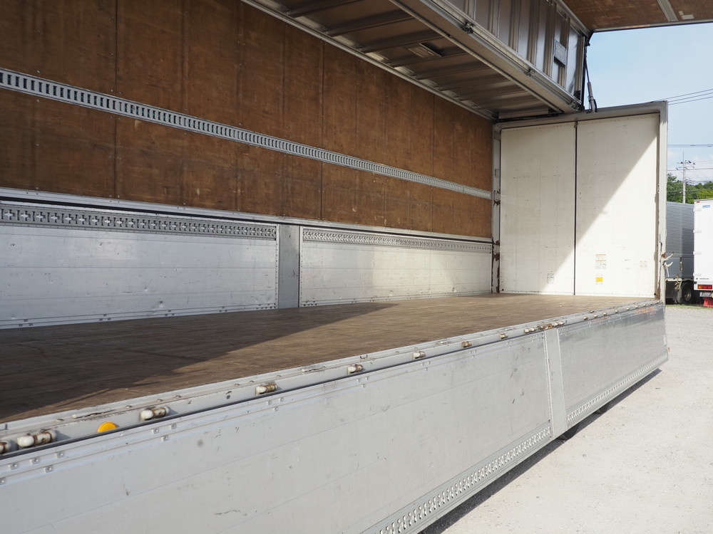 いすゞ ギガ ウイング車 大型 QKG-CYJ77B 年式 H28[写真21]