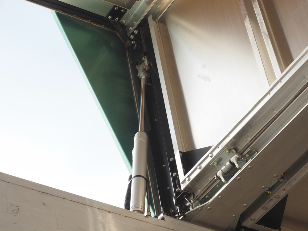 いすゞ ギガ ウイング車 大型 QKG-CYJ77B 年式 H28[写真18]