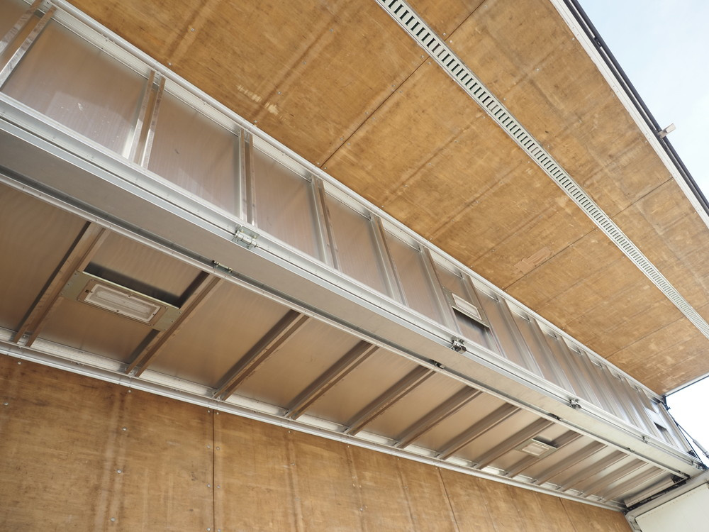 いすゞ ギガ ウイング車 大型 QKG-CYJ77B 年式 H28[写真22]