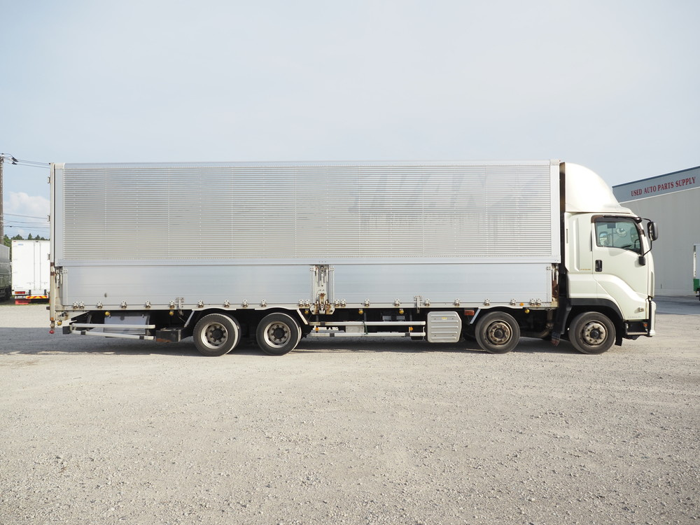 いすゞ ギガ ウイング車 大型 QKG-CYJ77B 年式 H28[写真09]