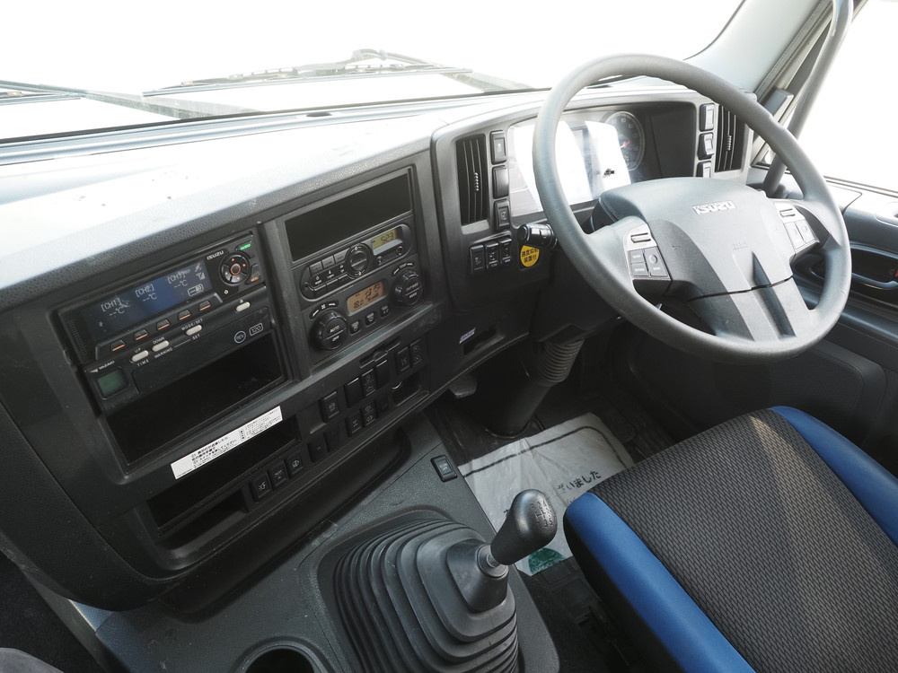 いすゞ ギガ ウイング車 大型 QKG-CYJ77B 年式 H28[写真32]