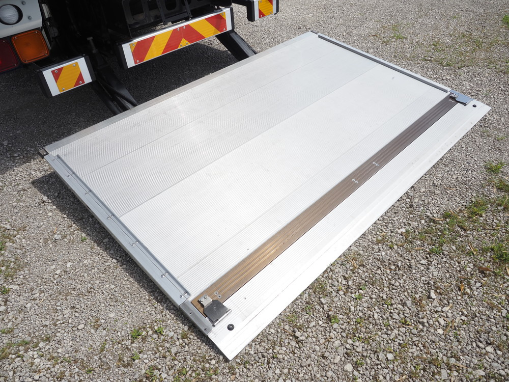 いすゞ フォワード バン車 中型 2RG-FRR90S1 年式 H30[写真17]