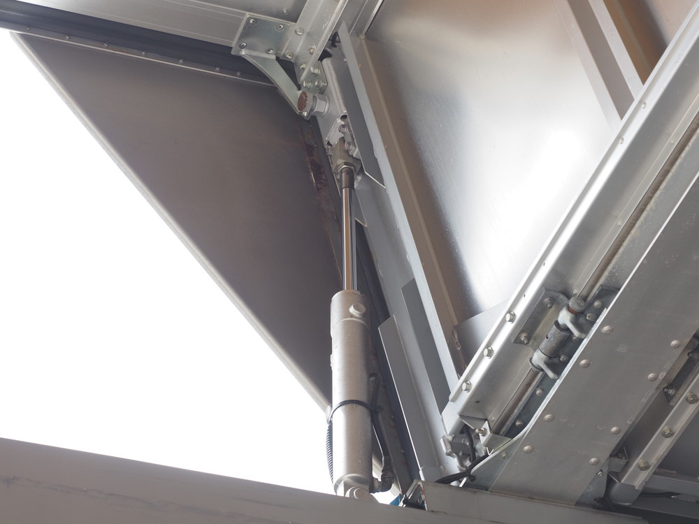 いすゞ ギガ ウイング車 大型 LKG-CYJ77AA 年式 H23[写真15]