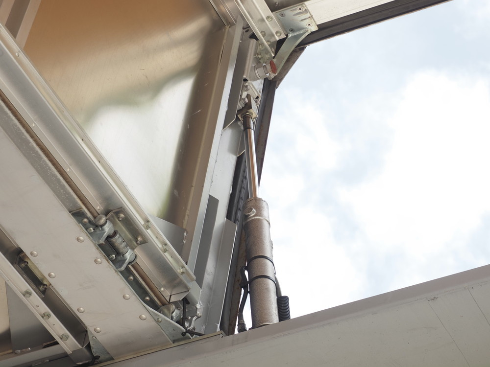 いすゞ ギガ ウイング車 大型 LKG-CYJ77AA 年式 H23[写真16]