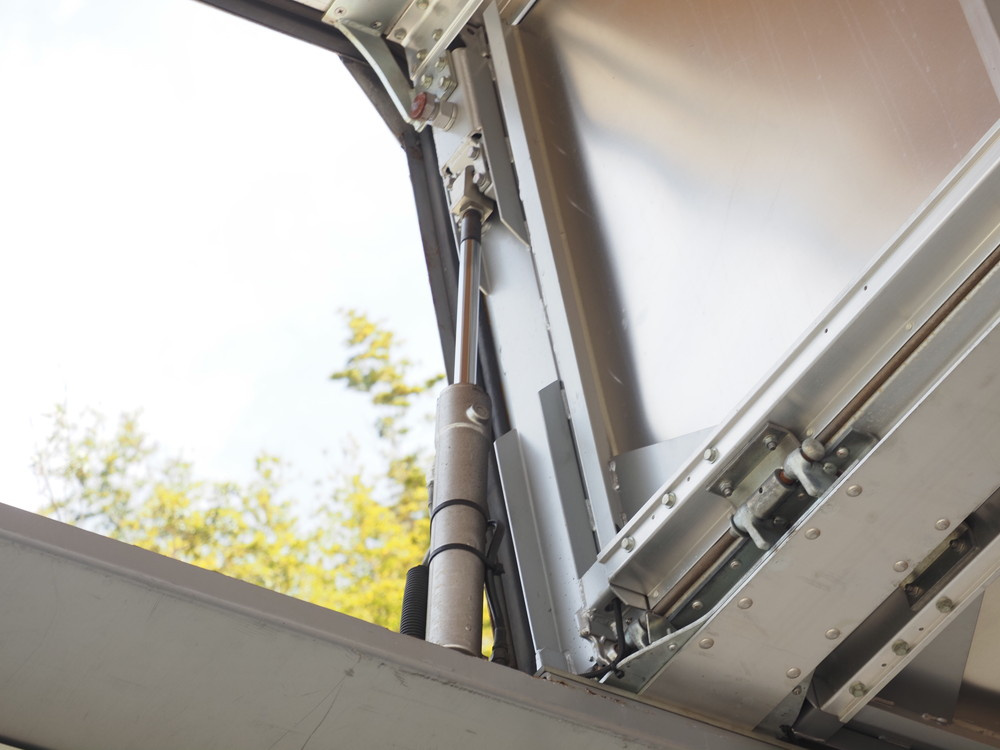 いすゞ ギガ ウイング車 大型 LKG-CYJ77AA 年式 H23[写真10]