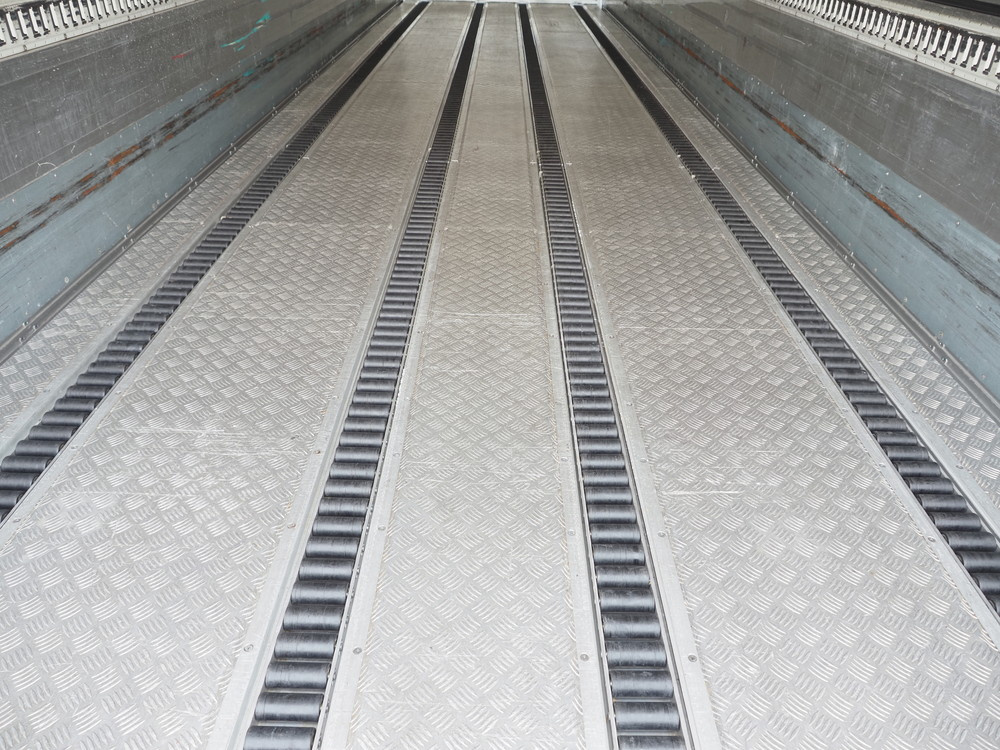 いすゞ ギガ ウイング車 大型 LKG-CYJ77AA 年式 H23[写真26]