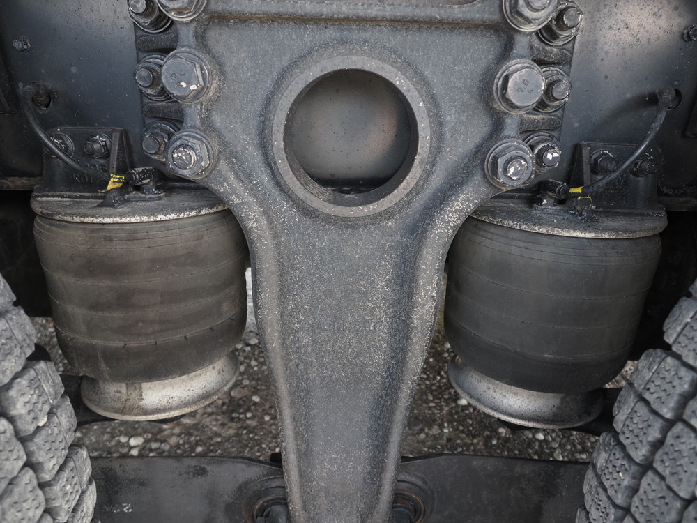 いすゞ ギガ ウイング車 大型 LKG-CYJ77AA 年式 H23[写真40]