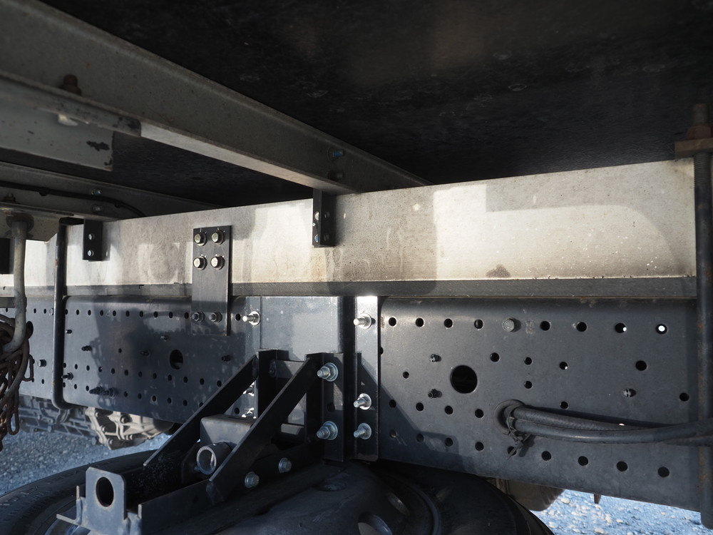 いすゞ フォワード 冷凍バン 中型 TKG-FRR90S2 年式 H30[写真32]