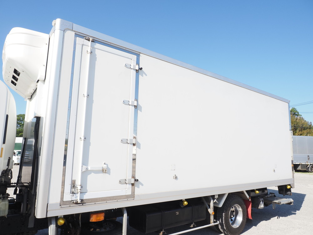 いすゞ フォワード 冷凍バン 中型 TKG-FRR90S2 年式 H30[写真09]