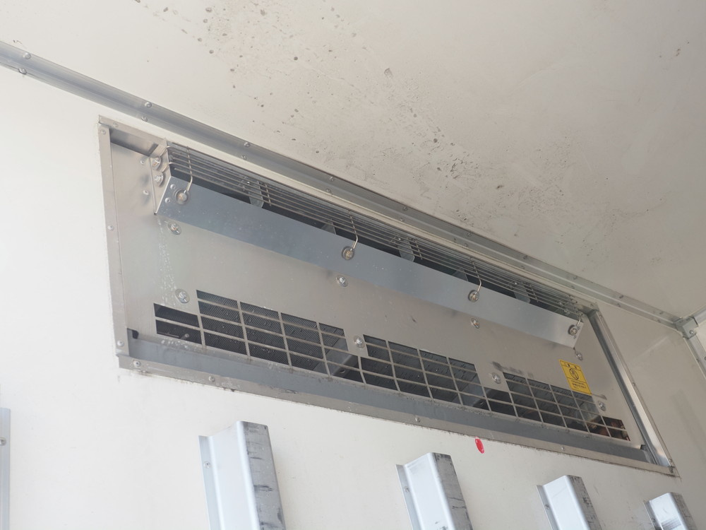 いすゞ フォワード 冷凍バン 中型 TKG-FRR90S2 年式 H30[写真15]