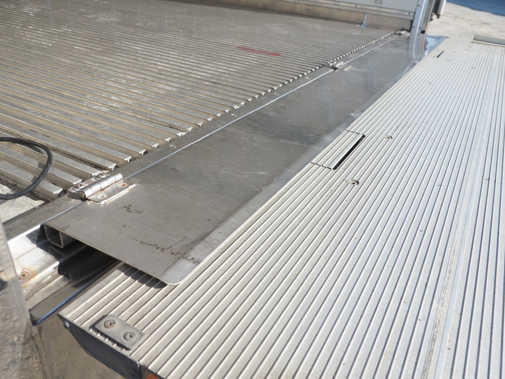 いすゞ フォワード 冷凍バン 中型 TKG-FRR90S2 年式 H30[写真18]