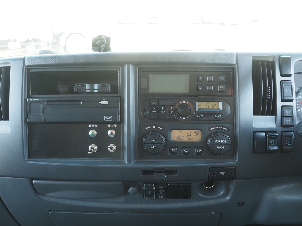 いすゞ フォワード 冷凍バン 中型 TKG-FRR90S2 年式 H30[写真25]