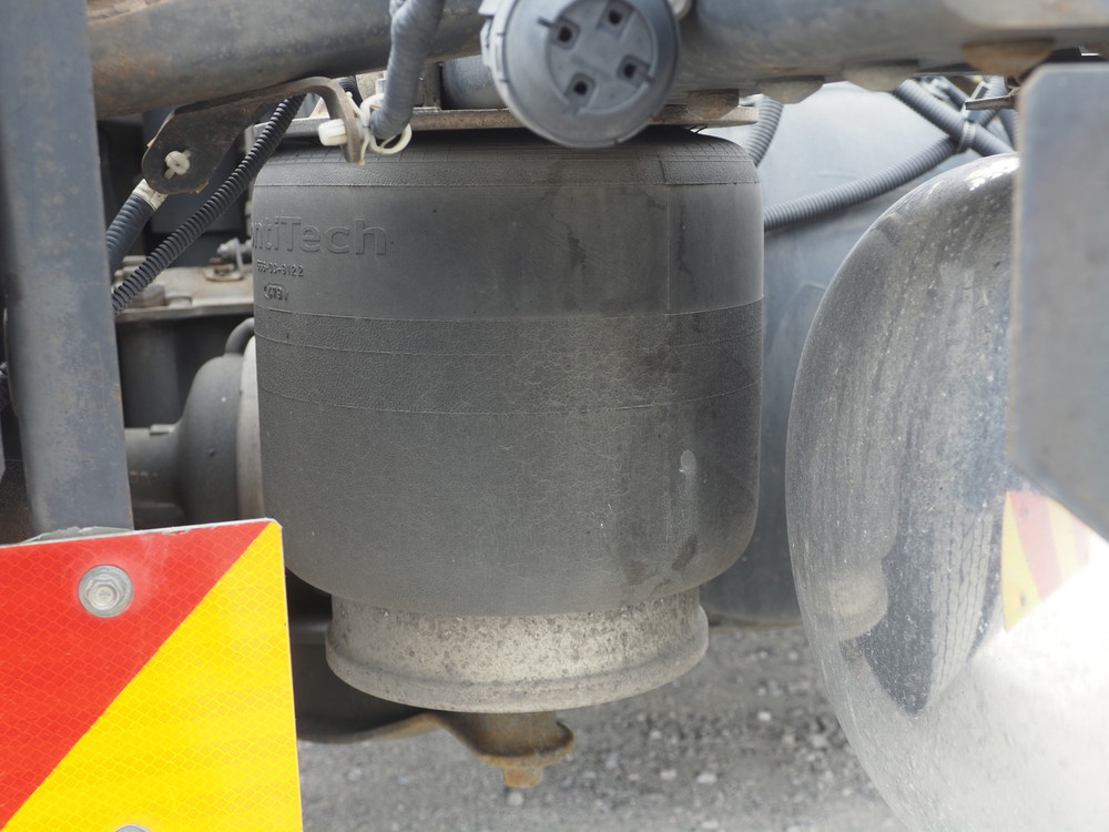 いすゞ ギガ トラクタ 大型 QKG-EXD52AD 年式 H26[写真32]