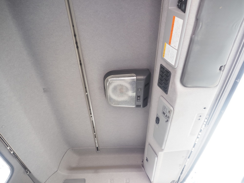 いすゞ ギガ トラクタ 大型 QKG-EXD52AD 年式 H26[写真28]