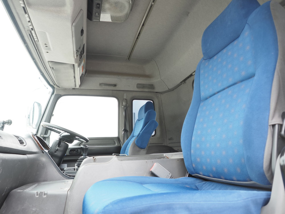 いすゞ ギガ トラクタ 大型 QKG-EXD52AD 年式 H26[写真29]