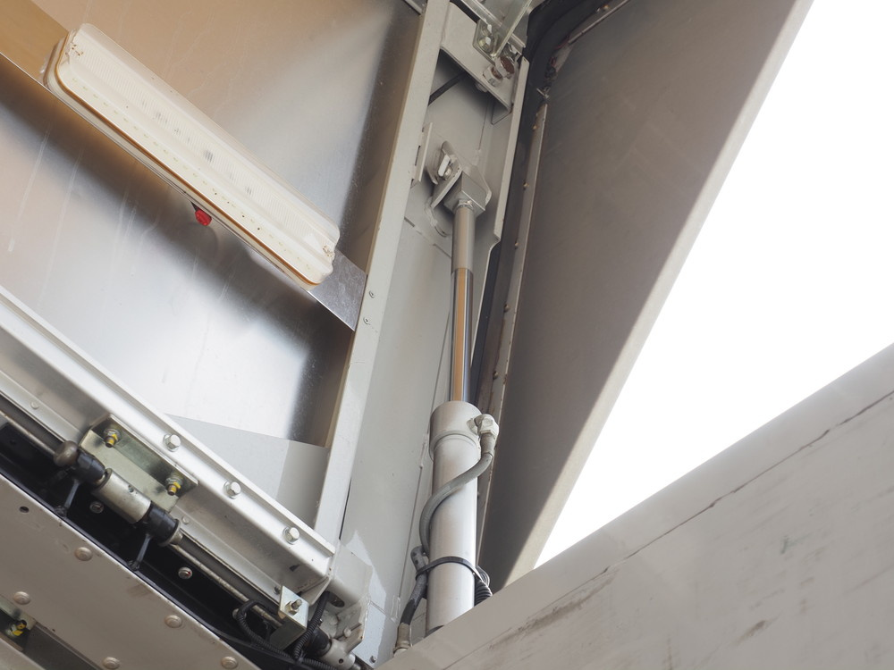 いすゞ フォワード ウイング車 中型 TKG-FRR90S2 年式 H28[写真09]