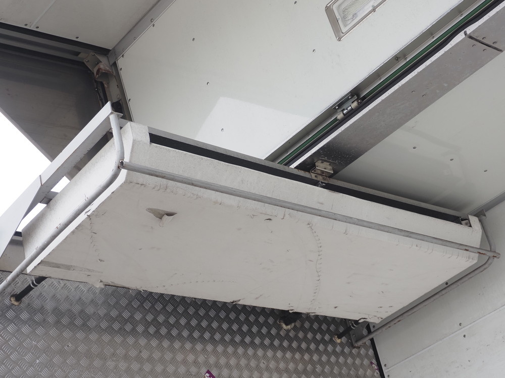 UDトラックス クオン 冷凍ウイング 大型 QKG-CG5ZA 年式 H27[写真23]