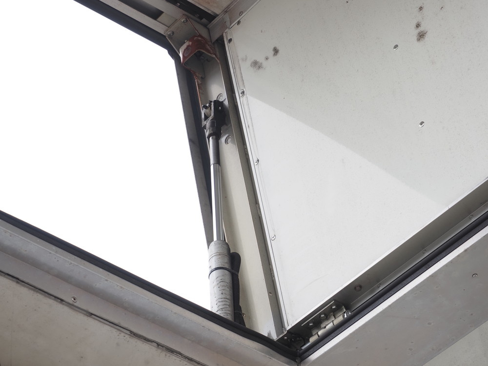 UDトラックス クオン 冷凍ウイング 大型 QKG-CG5ZA 年式 H27[写真13]