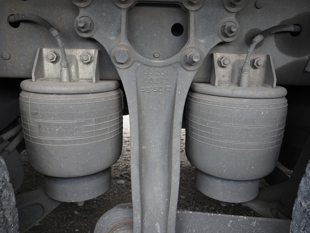 UDトラックス クオン 冷凍ウイング 大型 QKG-CG5ZA 年式 H27[写真35]