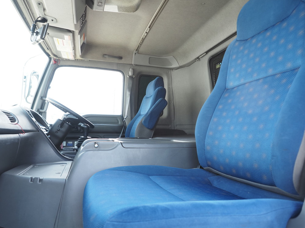 いすゞ ギガ ウイング車 大型 QKG-CYJ77A 年式 H27[写真39]